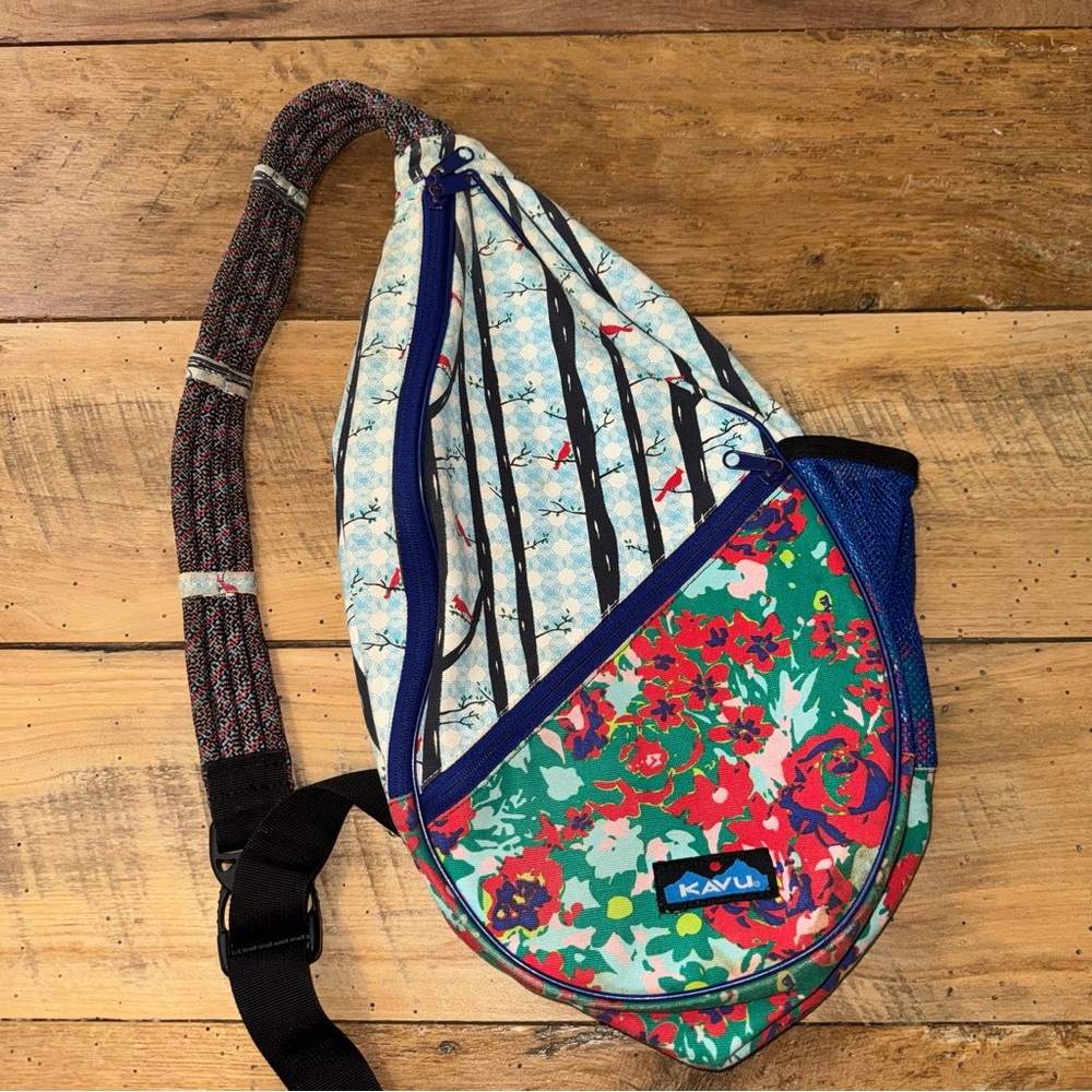 Kavu Paxton Pack-Red Bird/Rose Garden backpack sling